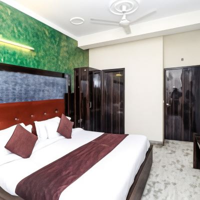 Deluxe Room with Air Conditioner Hotel Shelton Promo Code