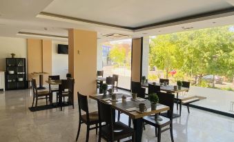 Hotel Equo Aranjuez - Housity
