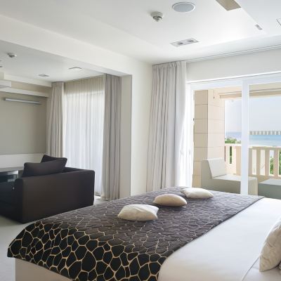Deluxe Suite with Terrace and Sea View
