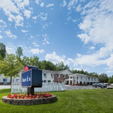 Quality Inn Petoskey Отели в г. Петоски