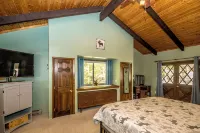 Loose Moose Lodge – Family Chalet, Fireplace, Ski!