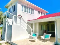 Waterfront 3-Bedroom Villa at Popular Chrishi Beach, Nevis with Everything! Hoteles en Cliftons