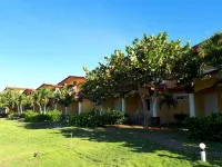 Las Olas Beach Resort Hotel a 