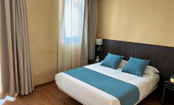 Hotel 1948 Manresa - Housity