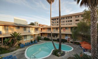Cal Mar Hotel Suites