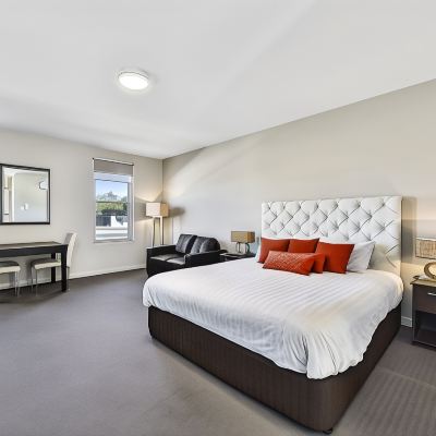 King Size Studio Apartment - Deluxe Suite 5