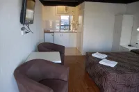 Slipway Hotel Motel