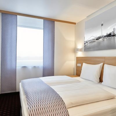 Business Double Room McDreams Hotel Düsseldorf-City Promo Code