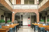 Macky's Hidden Inn