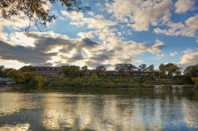 Riverview Inn & Suites, Ascend Hotel Collection Hotels in 