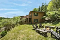 Sunrise Views + Hot Tub + Fire Pit - Near Hawksnest