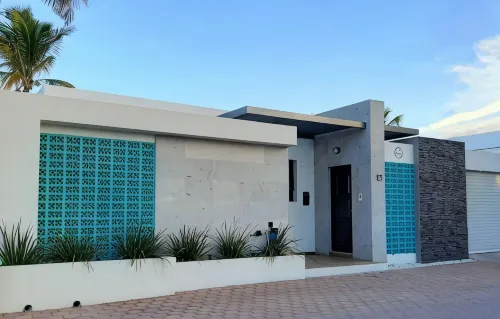Beautiful House Vista Delfín Beach Front, with Pool