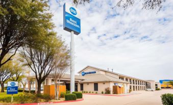 Days Inn by Wyndham Round Rock