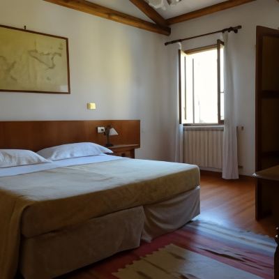 經濟型三人房 共用浴室 智慧女神與海神酒店優惠