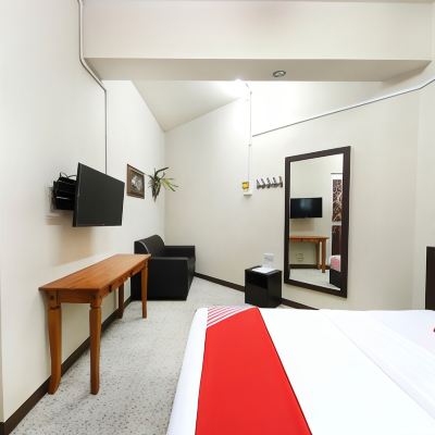 Bilik Deluxe King Kupon OYO 507 Aikka Hotel