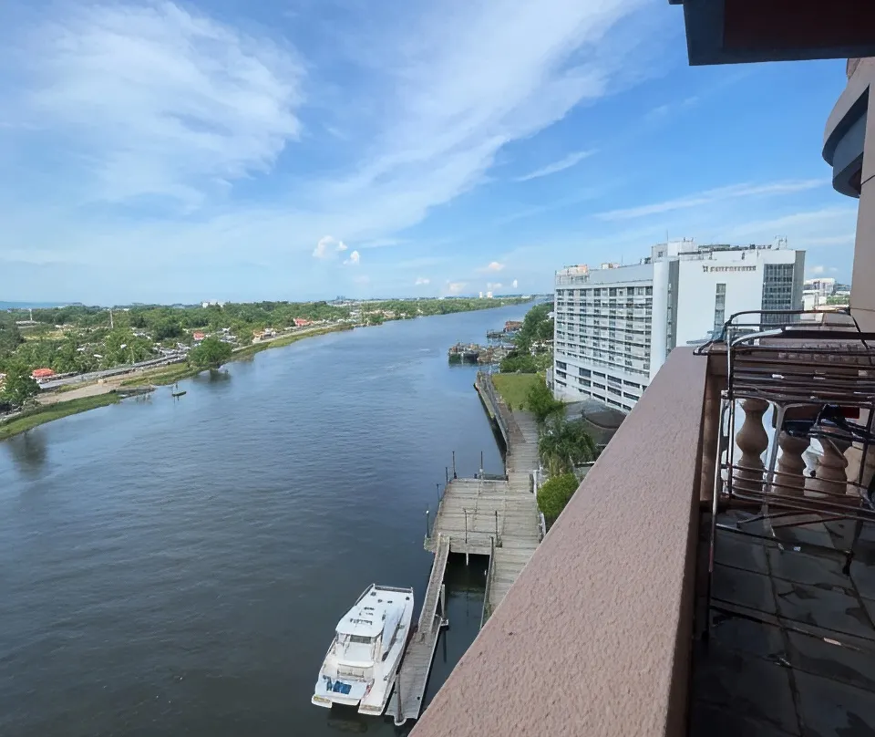 Riverbank Suites Riverview 507 - Kuching