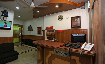 OYO Hotel Madhur Regency - Housity