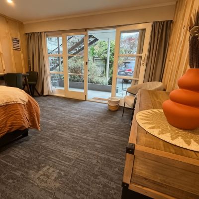 Deluxe King Studio Te Anau Lakefront Backpackers Promo Code