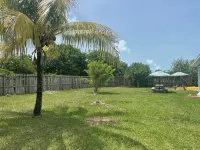 Newly renovated home with Kayaks + Pool Hotels in 