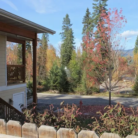 Luxurious Townhome Minutes From Beautiful Downtown, Golf Course, And Ski Area
