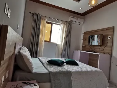 Modern two-rooms spacious apartment with pool, terrace,amazing sea and town view  호텔