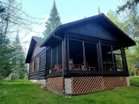 Grayling, MI - Fisherman's Log Cottage on the "Holy Waters" of the AuSable River