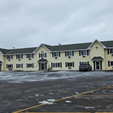 Lincoln Host Motor Inn Отели в г. Эсканаба