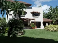 Villa with Golf Cart & Maid service Hotels in 