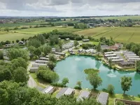 Luxury Lakeside Lodge - Fishing Lake - Pet Friendly - 5 Miles From Flamingo Land マルトンのホテル
