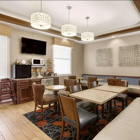 Clarion Pointe Morrow - Atlanta South Отели в г. Морроу