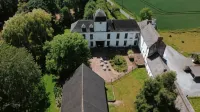 Le Domaine du château Blanc à 10 Minutes de Paira Daiza Hotels in 