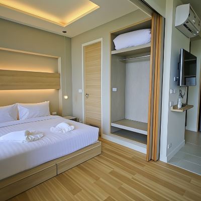 One Bedroom Room with Garden View