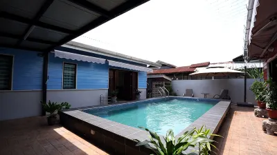 Voon Cottages@Pinjistation | Private Pool | 10pax Hotele w: 