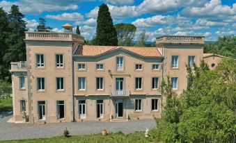 Le Château de La Seigne I Gîte et Chambres d\'hôtes I près de Carcassonne - Housity