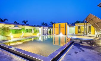 Full House Resort - Housity