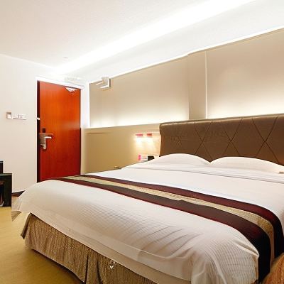 Bilik Deluxe King Kupon Kingsley Hotel