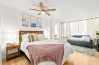 Charming Riverwalk Retreat – Spacious Downtown Condo