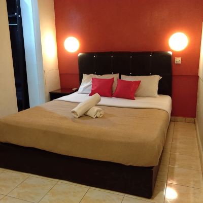 Standard Queen Room Hotel Centrepoint Promo Code