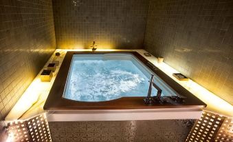 Hotel Ziya - Housity