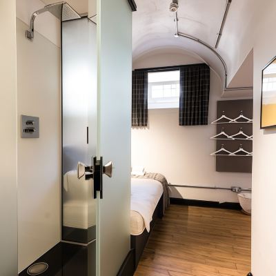 Twin Room Ensuite Code Pod – the Court - Edinburgh Promo Code