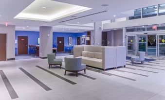 Holiday Inn Express & Suites Miami Airport East