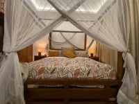 Luxurious 1bedhideaway with pool, AC &beach access Các khách sạn ở 