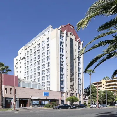 Vértice Sevilla Hotels near FIBES