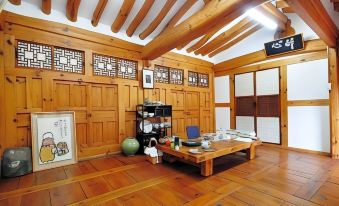 Gallery Jin Hanok Guesthouse