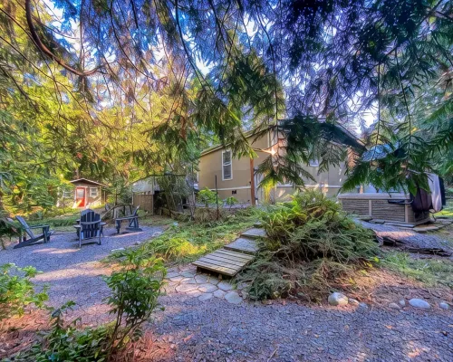 Clean & Cozy 2br/2ba, Remodeled w/ Hot Tub, Close To Beach & Town: See Reviews Hoteles en Eastsound