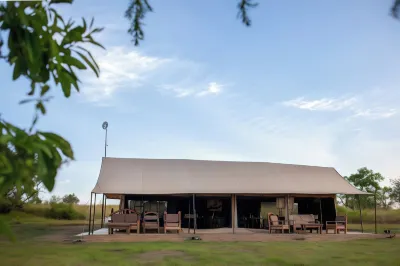 Gnu Mara River Camp