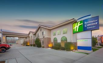 Holiday Inn Express & Suites Bishop