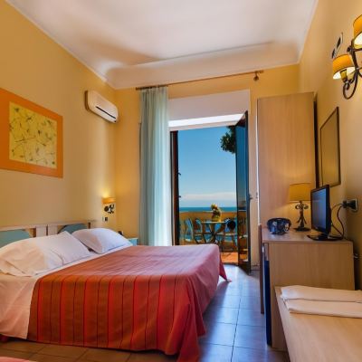 Comfort Triple Room with Balcony and Sea View