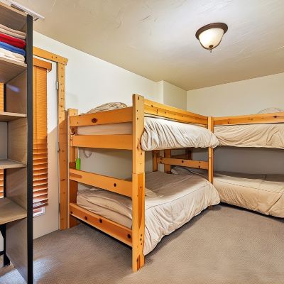 Basic Quadruple Room, Multiple Beds, Non Smoking, Shared Bathroom (Private Bunk)