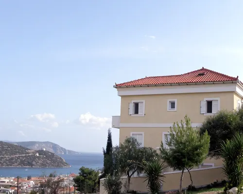 Treehouse Holiday Homes Hotels in Ermioni